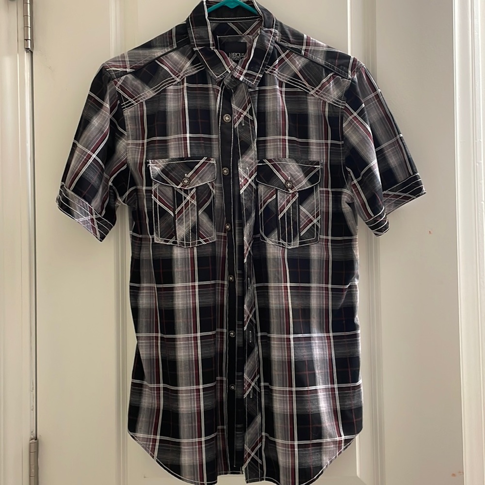 Men’s medium button up plaid button up shirt